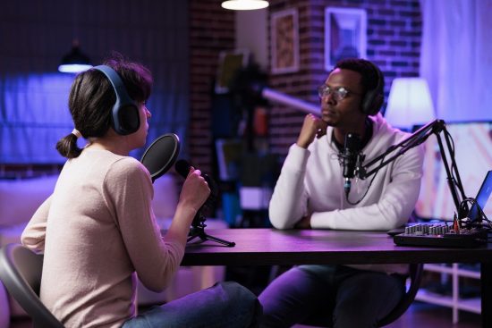 découvrez les meilleurs podcasts tech qui analysent les dernières tendances du numérique, partagent des interviews inspirantes et offrent des conseils pratiques pour rester à la pointe de l'innovation. plongez dans un univers fascinant où la technologie rencontre l'actualité.