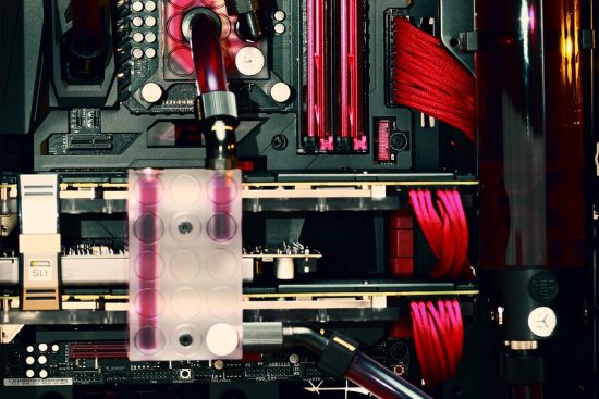 découvrez l'univers du watercooling : une solution performante pour refroidir vos composants informatiques. optimisez votre système, réduisez le bruit et prolongez la durée de vie de votre matériel tout en profitant d'une esthétique soignée. plongez dans notre guide complet et faites le choix du refroidissement dernier cri.
