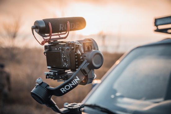 découvrez les stabilisateurs innovants qui garantissent une stabilité optimale pour vos vidéos et photos. améliorez la qualité de vos prises de vues, que vous soyez un amateur ou un professionnel, avec des équipements de pointe alliant légèreté et performance.