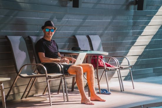 découvrez un espace de coworking dynamique et inspirant, idéal pour les freelance, startups et entrepreneurs. profitez d'un environnement collaboratif, de services modernes et d'une communauté engagée pour booster votre créativité et votre productivité.