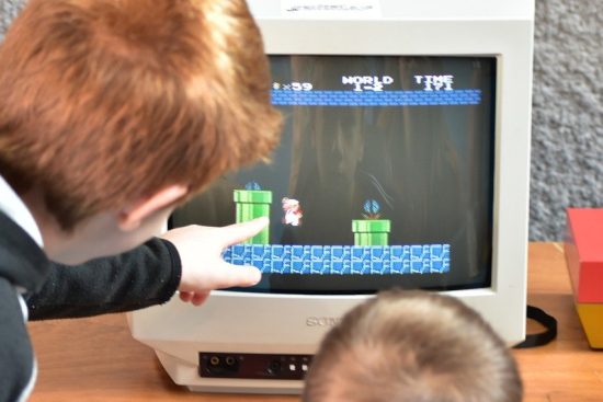 découvrez l'univers du retrogaming, plongez dans l'histoire des jeux vidéo classiques des années 80 et 90, redécouvrez vos titres préférés et revivez des moments inoubliables du gaming. explorez des consoles emblématiques, des astuces et des anecdotes qui raviveront votre nostalgie.