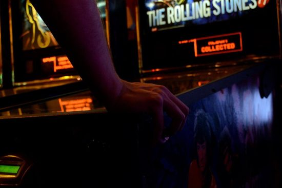 découvrez l'univers des arcades, où jeux vidéo classiques et modernes se rencontrent pour offrir une expérience de divertissement unique. parfait pour les amateurs de nostalgie et les nouveaux joueurs!