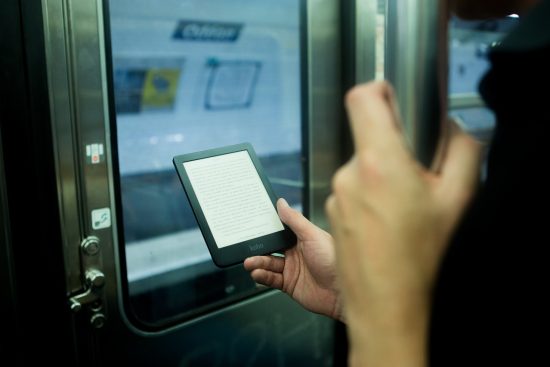 découvrez notre vaste sélection d'e-books à lire partout et à tout moment. explorez des genres variés, des best-sellers aux trésors cachés, et enrichissez votre bibliothèque numérique dès aujourd'hui!