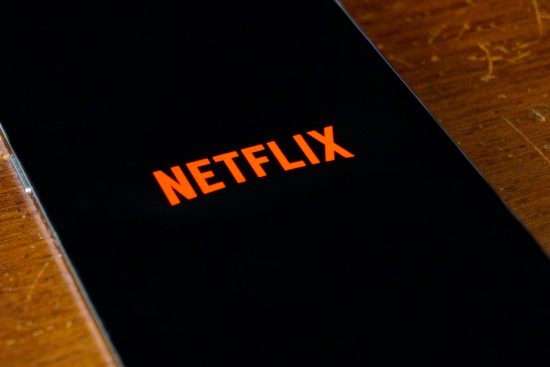 découvrez l'univers captivant de netflix, la plateforme de streaming incontournable qui vous propose une vaste sélection de films, séries, documentaires et contenus exclusifs. faites le plein de divertissement où que vous soyez!