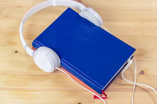 découvrez un monde fascinant avec nos audiobooks. plongez dans des histoires captivantes, apprenez de nouvelles compétences ou explorez des thématiques variées tout en profitant de la flexibilité d'écouter vos livres préférés où que vous soyez. des classiques aux nouveautés, trouvez votre prochain coup de cœur audio dès aujourd'hui !