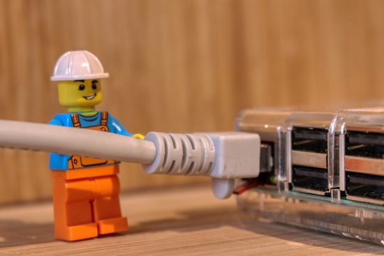 découvrez l'excitation des lan parties ! rejoignez des amis et d'autres passionnés de jeux vidéo pour des compétitions palpitantes, des échanges d'astuces et une ambiance conviviale. préparez vos setups, apportez vos snacks et plongez dans une expérience de gaming inoubliable !