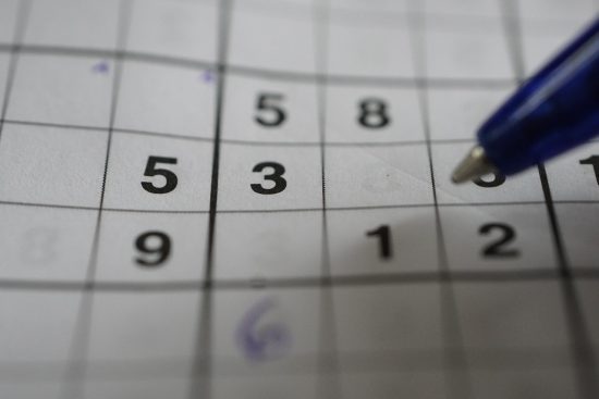 découvrez l'univers fascinant du sudoku, un jeu de réflexion stimulant qui allie logique et stratégie. améliorez vos capacités cognitives tout en vous amusant, que vous soyez débutant ou expert. relevez des défis quotidiens et plongez dans l'art de résoudre des grilles de sudoku !