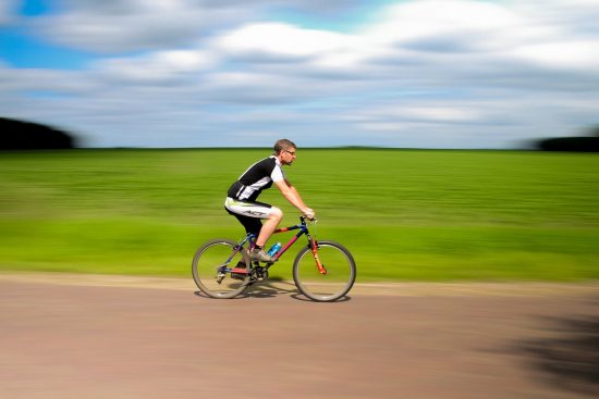 découvrez les sensations fortes du vtt ! explorez des sentiers pittoresques, améliorez vos compétences en descente et vivez l'aventure en plein air. que vous soyez débutant ou expert, le mountain biking offre une expérience unique pour tous.