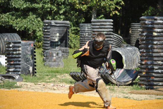 découvrez l'univers palpitant du paintball ! vivez des sensations fortes en équipe, développez votre stratégie et profitez d'une aventure inoubliable sur le terrain. que vous soyez débutant ou expérimenté, trouvez ici tout ce qu'il vous faut pour vous lancer dans ce jeu d'adresse et de tactique.