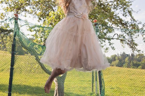 découvrez l'univers des trampolines : des conseils pour bien choisir, des astuces pour s'amuser en toute sécurité et des suggestions d'activités adaptées à toute la famille. rebondissez vers le plaisir avec nos guides et comparez les meilleurs modèles disponibles !