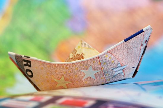 découvrez l'art fascinant de l'origami, la pratique japonaise de plier le papier pour créer des sculptures délicates et complexes. explorez des tutoriels, astuces et techniques pour maîtriser cet hobby créatif et relaxant.