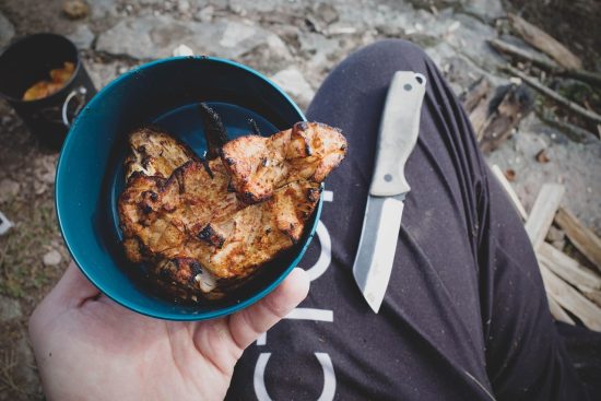 découvrez l'art du survivalisme : apprenez à vous préparer face aux imprévus, à développer des compétences essentielles en pleine nature et à vivre en autonomie. explorez des stratégies pratiques pour survivre dans un environnement hostile et assurez votre sécurité et celle de vos proches.