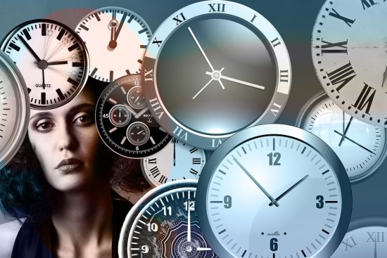 découvrez l'incroyable concept du voyage dans le temps : explorez les théories fascinantes, les paradoxes et les récits captivants de cette aventure à travers les époques. plongez dans un monde où le passé et le futur s'entrelacent, et imaginez les possibilités infinies que cela offre.