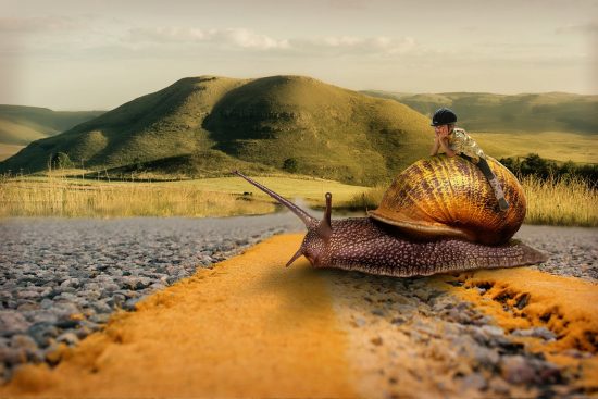 découvrez le compositing, une technique clé des effets visuels qui permet d’assembler plusieurs images ou vidéos pour créer des scènes spectaculaires au cinéma, à la télévision ou dans les jeux vidéo.