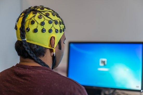 découvrez le neurofeedback : une méthode innovante basée sur la régulation de l’activité cérébrale pour améliorer le bien-être mental, la concentration et la gestion du stress.