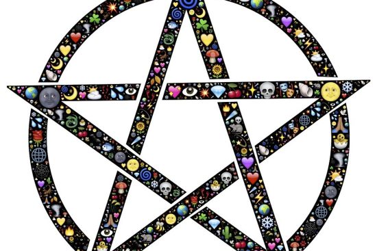 découvrez le néopaganisme : ses origines, ses croyances et ses pratiques contemporaines. explorez comment cette spiritualité moderne s'inspire des traditions païennes anciennes et s'adapte à la société actuelle.