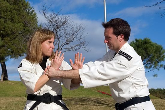 découvrez les meilleures techniques de self-défense pour assurer votre sécurité au quotidien. conseils, méthodes et astuces pour débutants et initiés, adaptés à chaque situation.