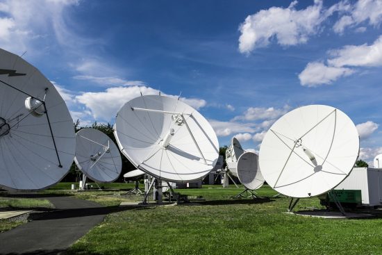 découvrez le seti, un programme scientifique dédié à la recherche de signaux extraterrestres. plongez dans les méthodes, objectifs et découvertes du search for extraterrestrial intelligence.