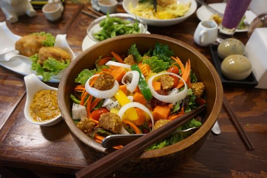 découvrez le tempeh, une alternative végétale riche en protéines, idéale pour une alimentation saine et équilibrée. apprenez à cuisiner ce produit fermenté d'origine indonésienne.