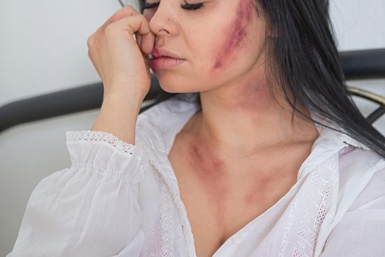 découvrez ce qu'est le traumatisme émotionnel, ses effets sur la santé mentale et les stratégies pour surmonter ces expériences difficiles.