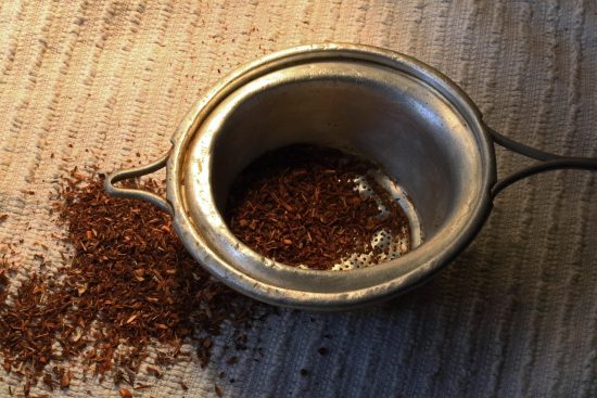 découvrez les bienfaits du rooibos, une infusion sud-africaine naturellement sans caféine, riche en antioxydants et idéale pour une pause détente santé.