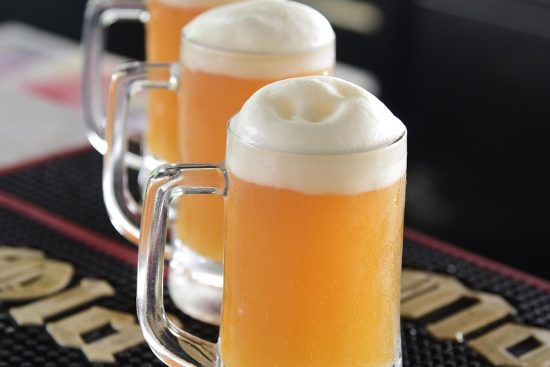 découvrez notre sélection de bières artisanales uniques, brassées avec passion pour des saveurs authentiques et originales.