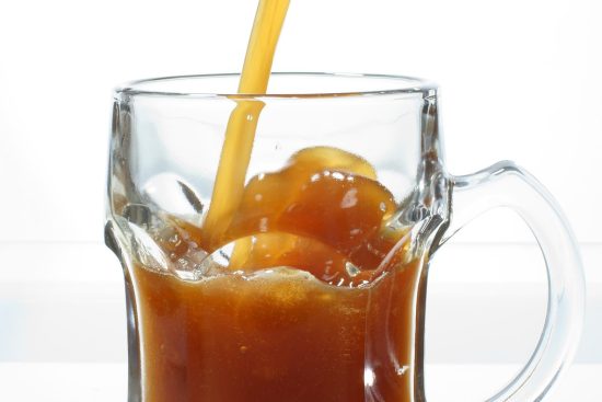 découvrez le kvass, une boisson traditionnelle fermentée d'europe de l'est, rafraîchissante et riche en probiotiques, idéale pour accompagner vos repas ou comme boisson saine au quotidien.