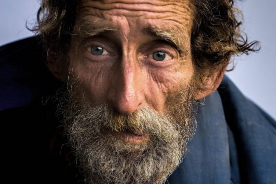 découvrez ce qu'est le fomo (fear of missing out) et comment cette peur de manquer quelque chose peut influencer vos décisions au quotidien.