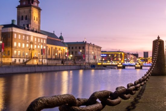 découvrez les state channels, une solution blockchain permettant des transactions rapides, sécurisées et hors chaîne pour améliorer l'efficacité et réduire les coûts.