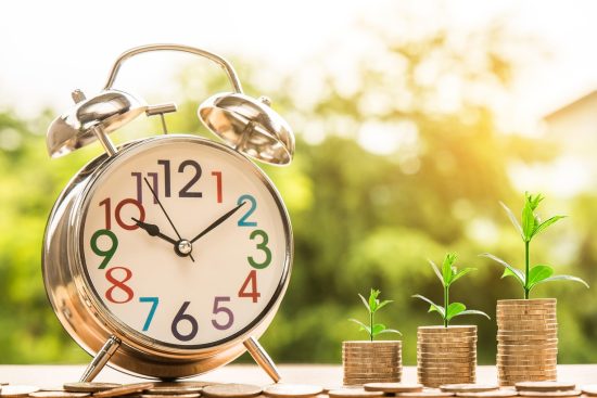 découvrez la gestion passive : une stratégie d'investissement simple et efficace visant à reproduire la performance d'un indice de référence avec des coûts réduits.